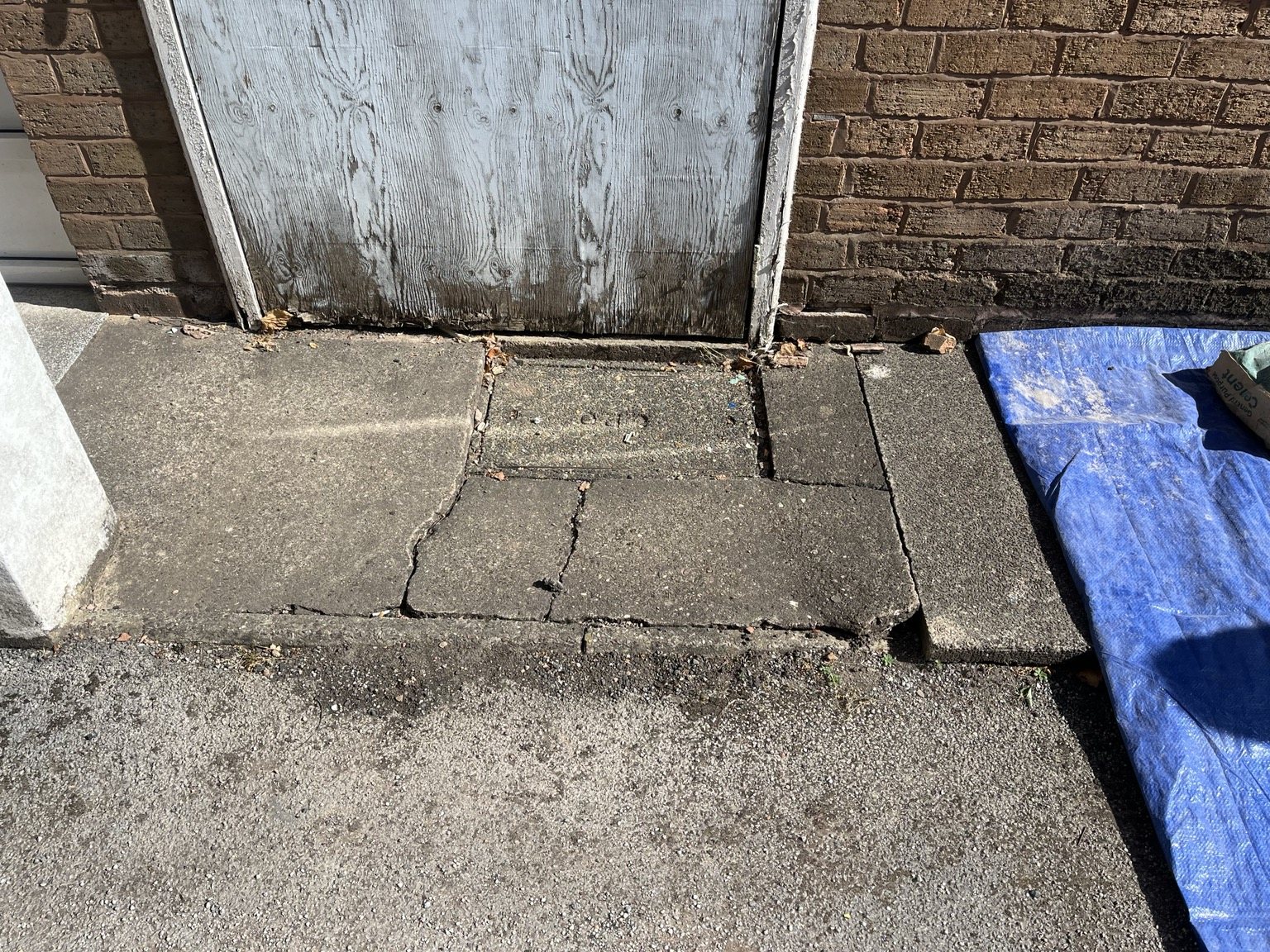Concrete threshold before repair